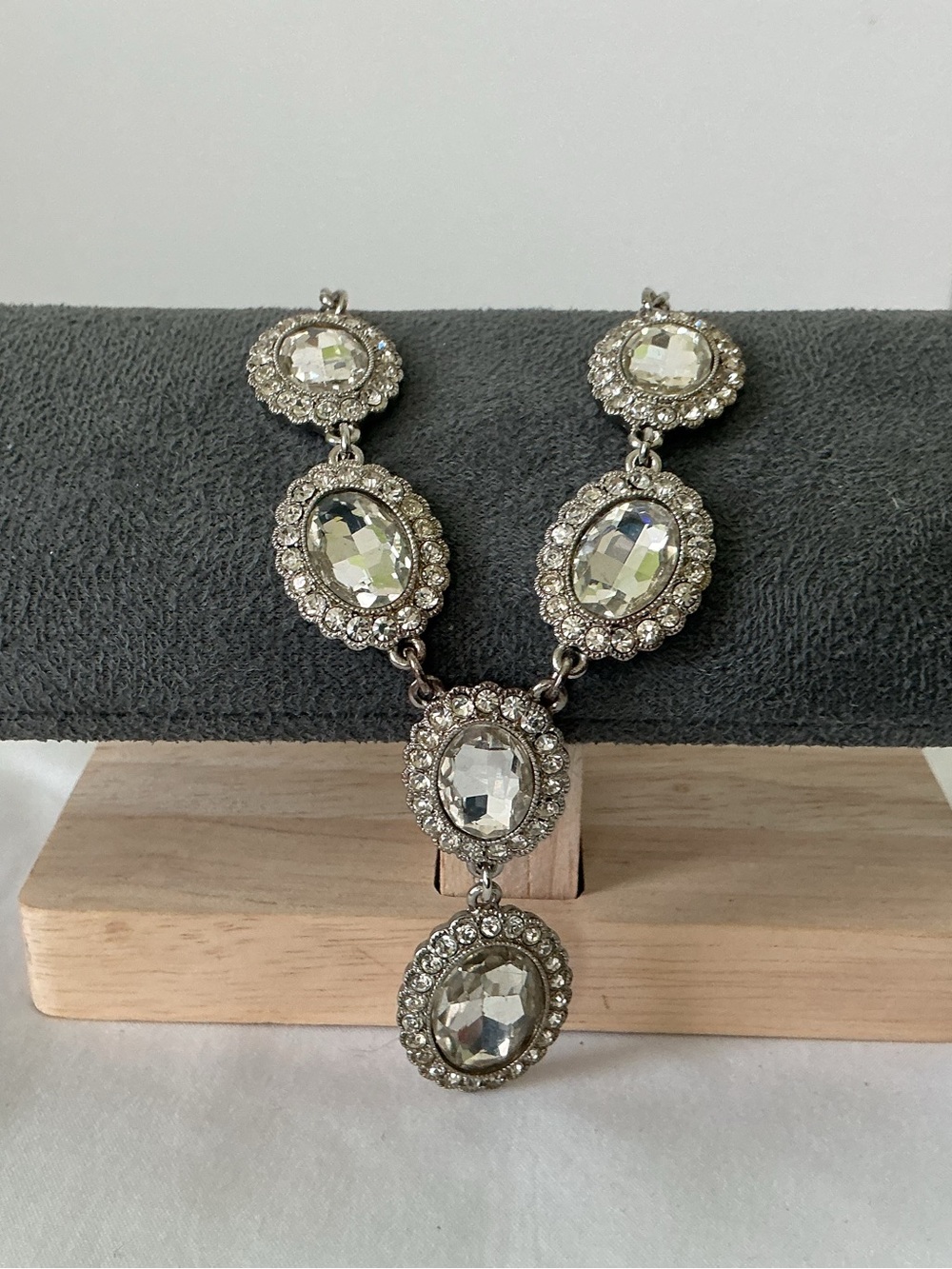 CROWN TRIFARI Vintage Crystal Y Necklace Silver